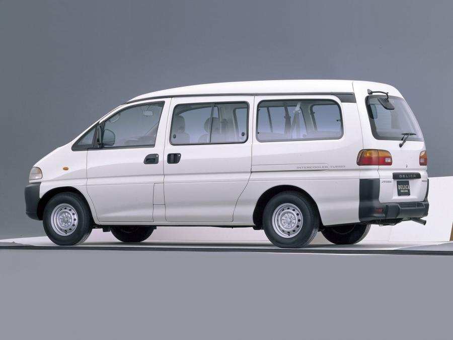  Mitsubishi Delica Space Gear LWB 1994 года  (фото 2 из 4)